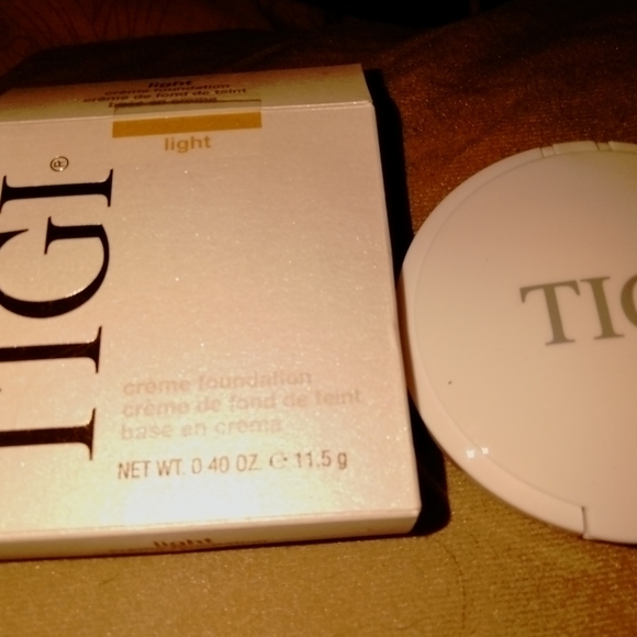 Brand new TIGI Powder Foundations - Picture 3 of 3